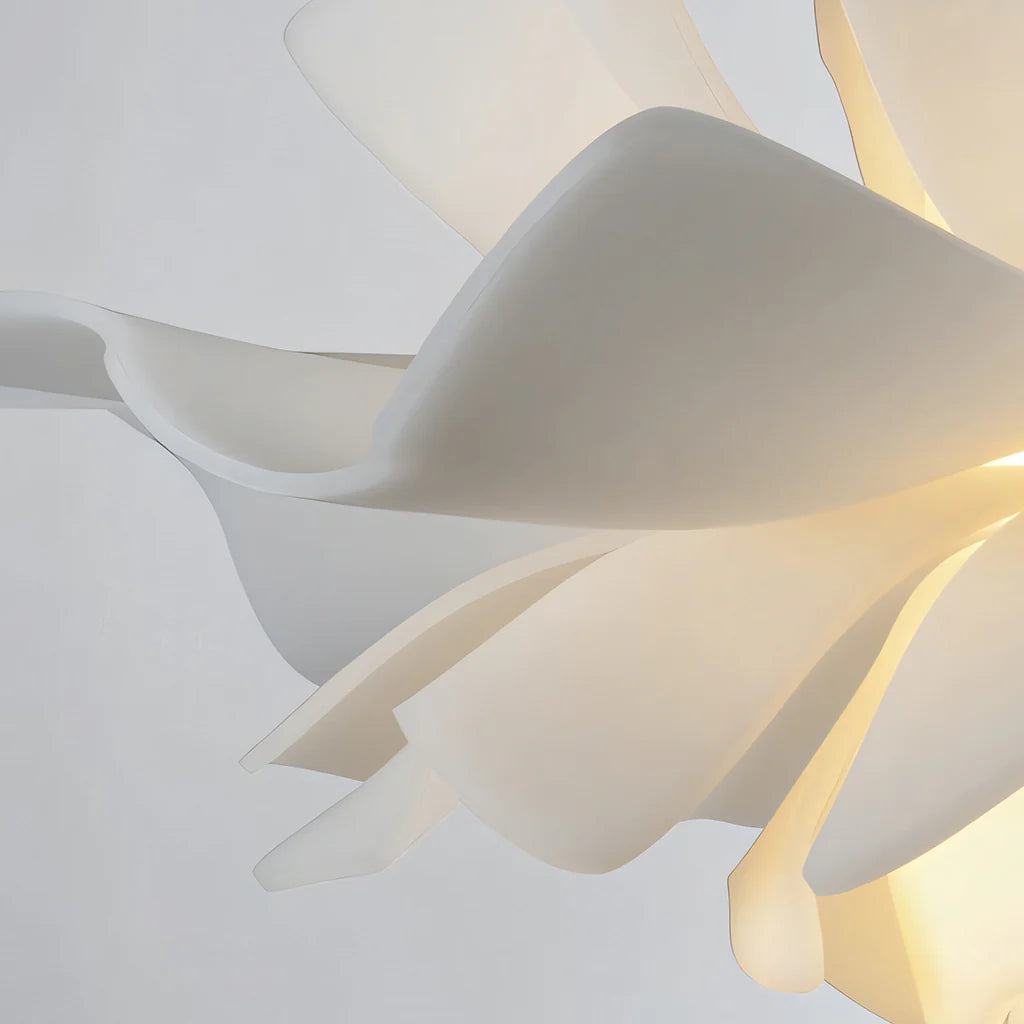 Suspension Elijah moderne et minimaliste en forme de fleur de lotus blanche.webp__PID:9c92300c-47f7-4b68-a0be-f03891909557