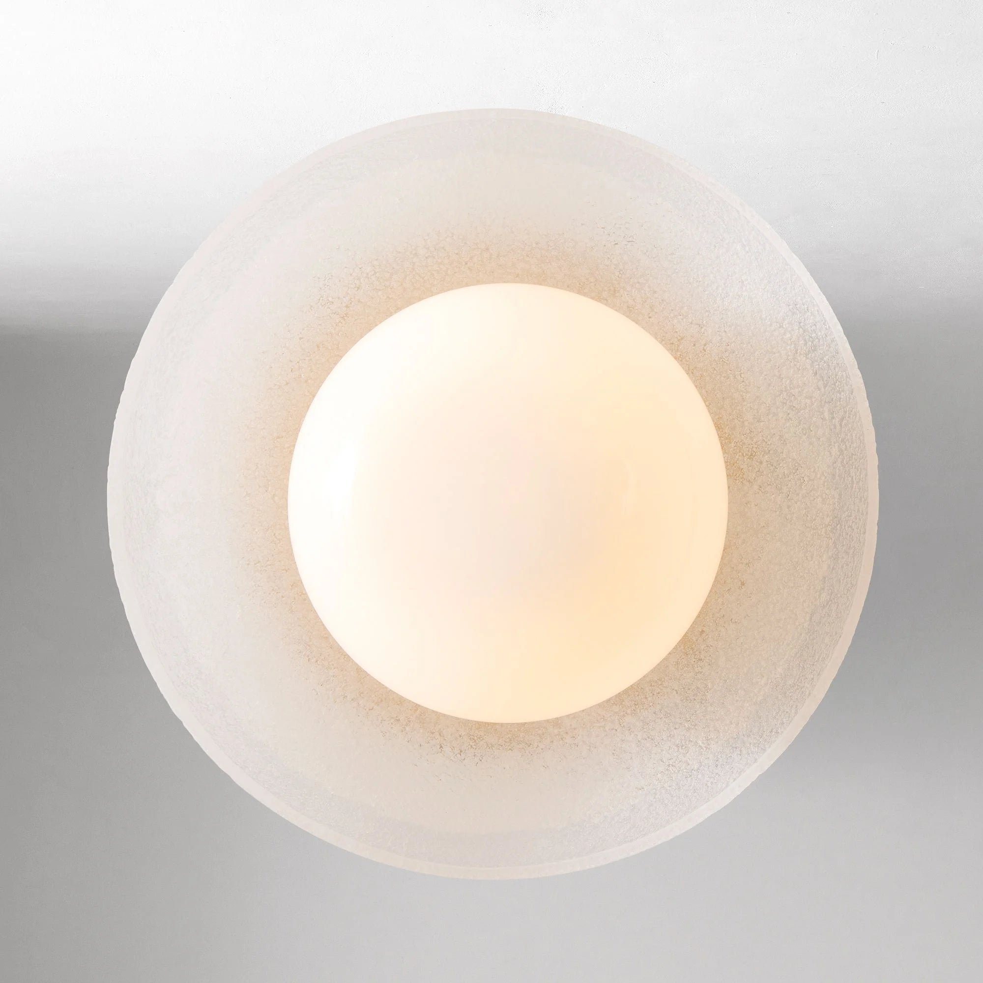 Zetes Hedendaagse ronde zandgestraalde glazen wandlamp (2).webp__PID:3042d763-06ad-4fb7-9aa2-68a3d66f5438