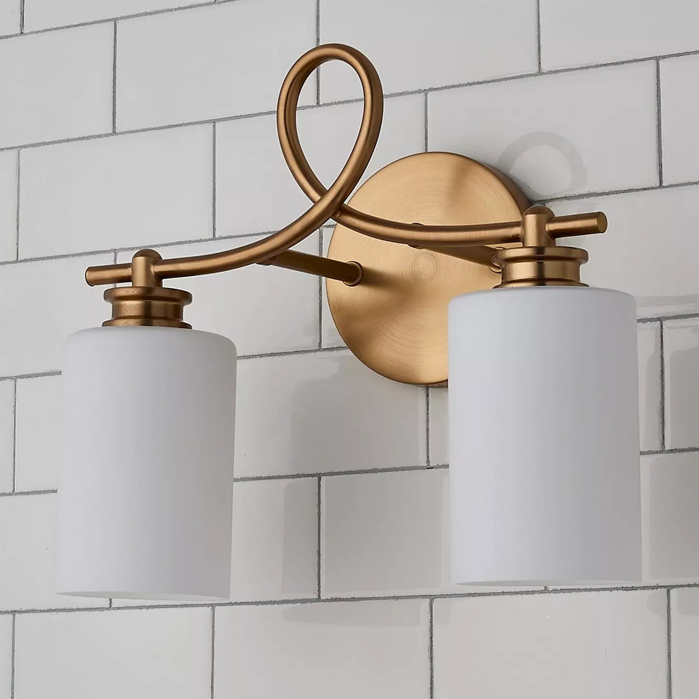 Litae Industrielle Schminkleuchte mit Schleifenarm aus Milchglas (2).webp__PID:ca7f2268-6912-4981-8cd6-ff68aec377e4