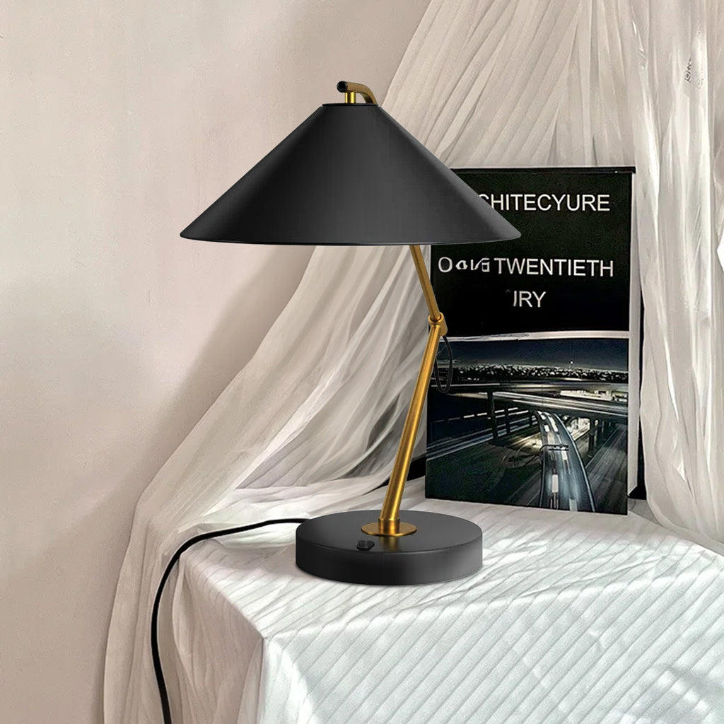 Lampada da scrivania USB moderna in metallo nero e oro (1).webp__PID:1fc07c37-0c5b-4e1f-8255-875b3076f574