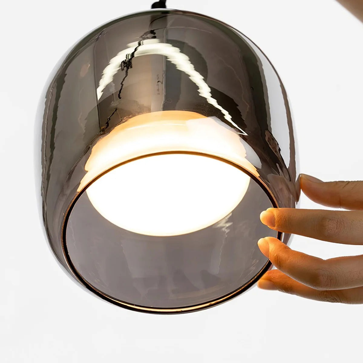 Moderne Pendelleuchte Freja aus Rauchglas detail3.webp__PID:7a6eeea9-c140-437f-be86-d3e011555786