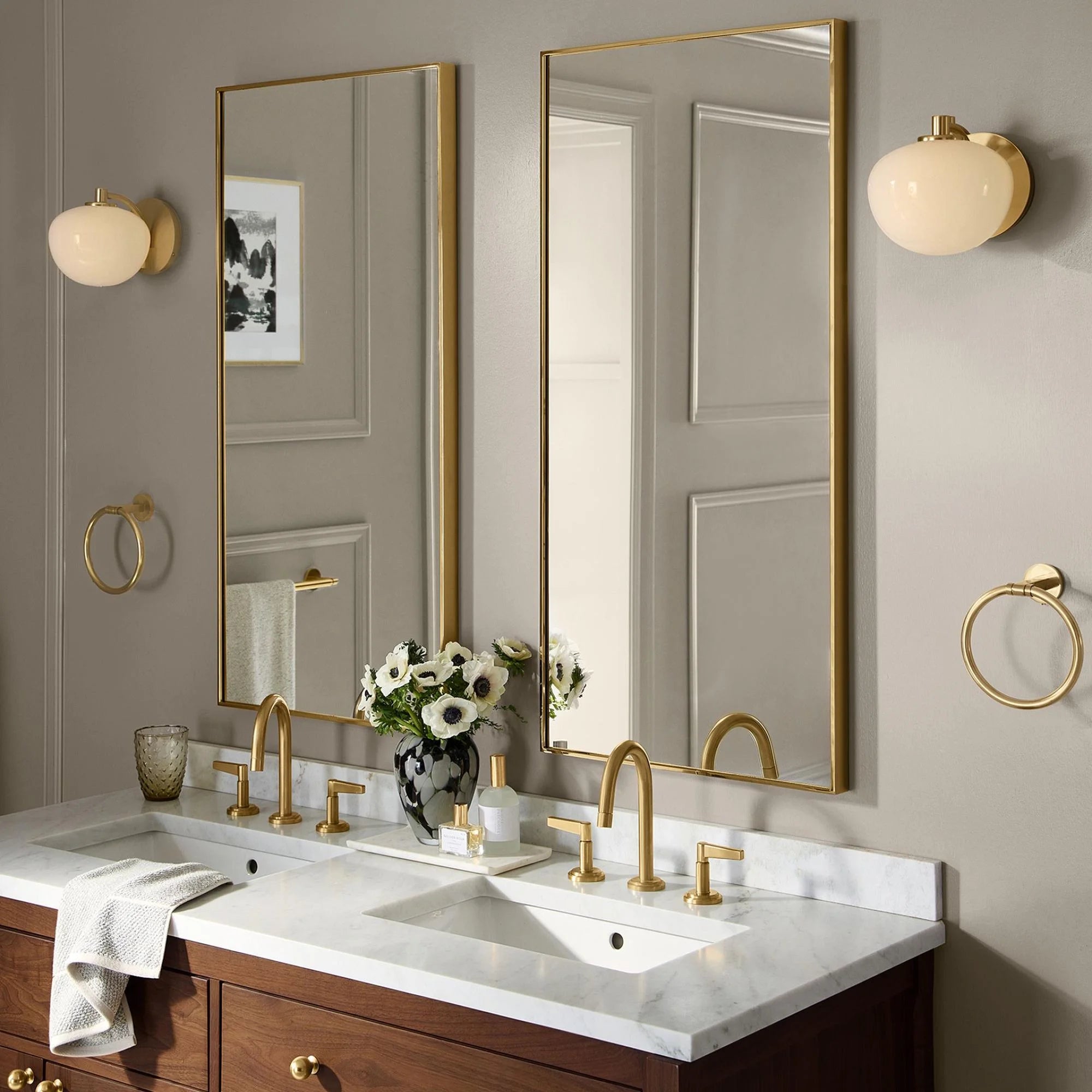 Cassilda Modern Elegant Milk Glass Vanity Light (7).webp__PID:286f9d32-8534-439c-b2e3-6e750052cb08