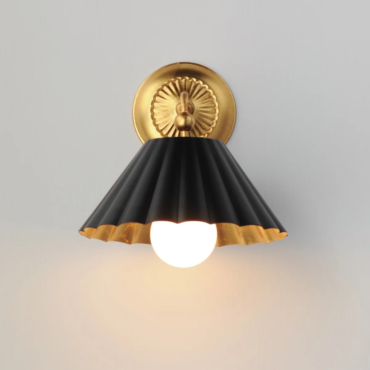 Aplique de pared con festón de hoja de oro estilo granja Vesta (9).webp__PID:74c337a5-9dc7-439a-bf68-a7bf608ec3df