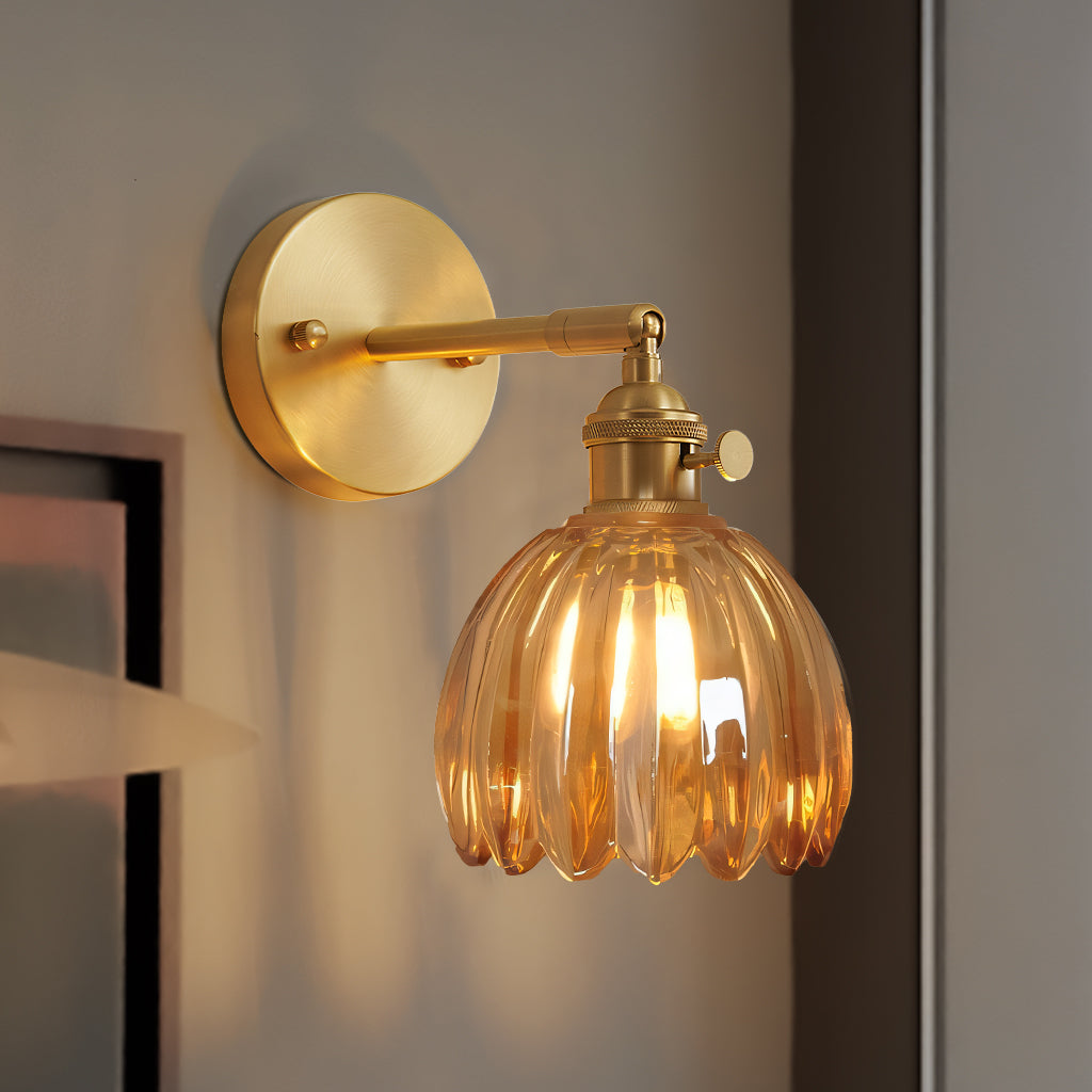 Lámpara de pared de cristal Freya Lotus ámbar.jpg__PID:ef8c0e3d-8f95-4e31-aa2a-34849744b6c6