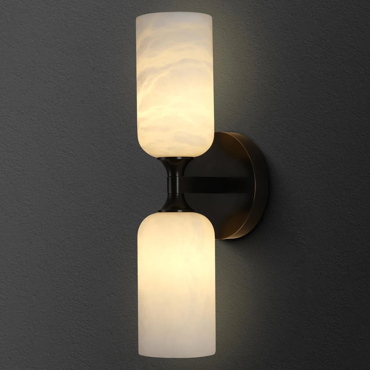 Applique moderna a LED in alabastro Apate (30).webp__PID:326cec61-2fe5-47ab-aff0-e090d03b8cd3