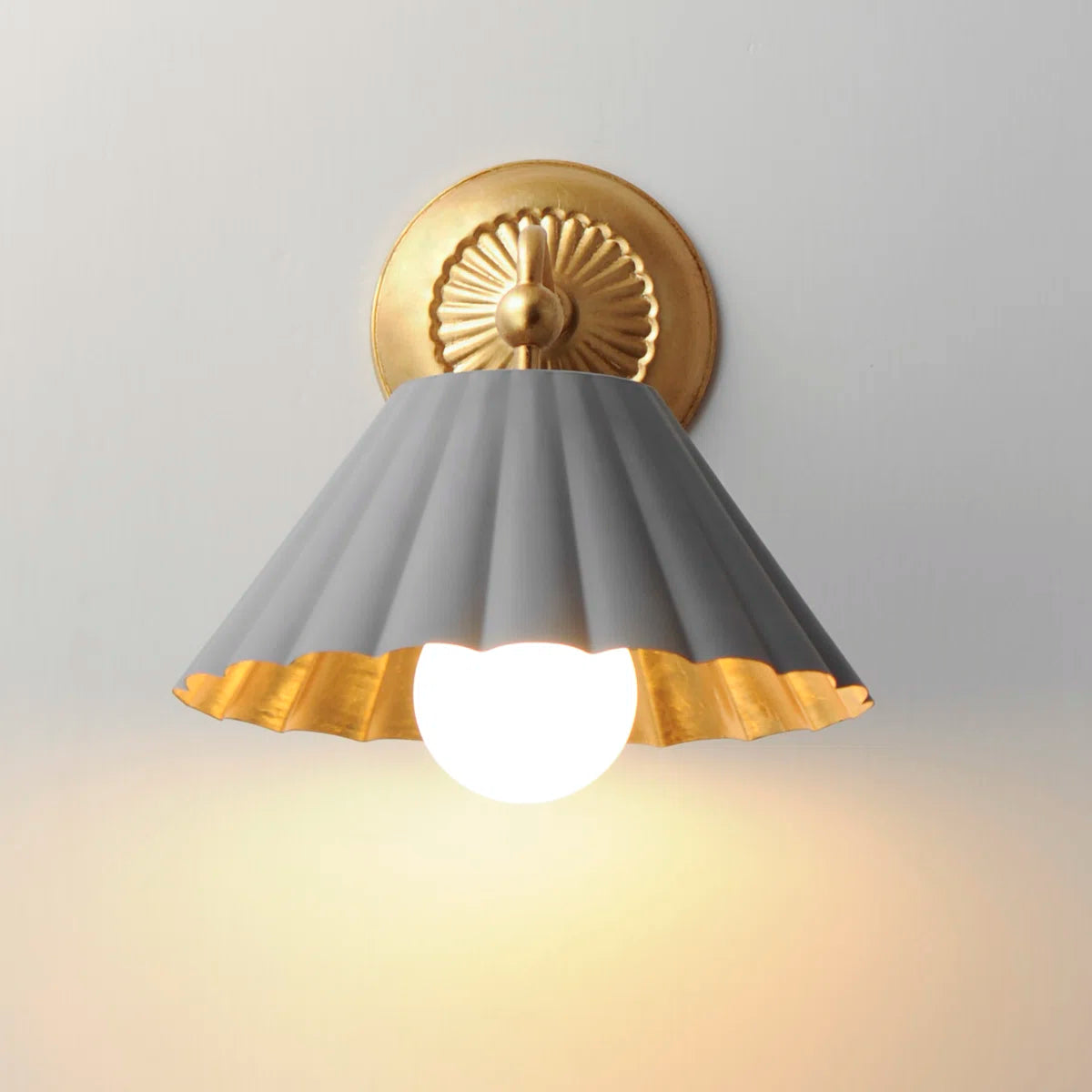 Aplique de pared con festón de hoja de oro estilo granja Vesta (5).webp__PID:81dd8f5d-74c3-47a5-9dc7-139a7f68a7bf