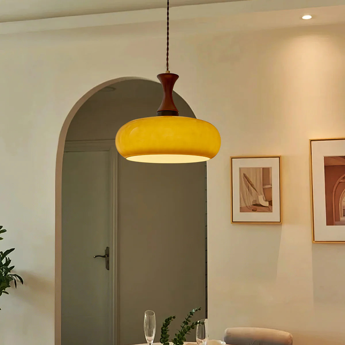 Lámpara colgante enchufable escandinava moderna Alva scene2.webp__PID:13d8c2c2-f620-4afa-b8c1-4f5fa8d638c8