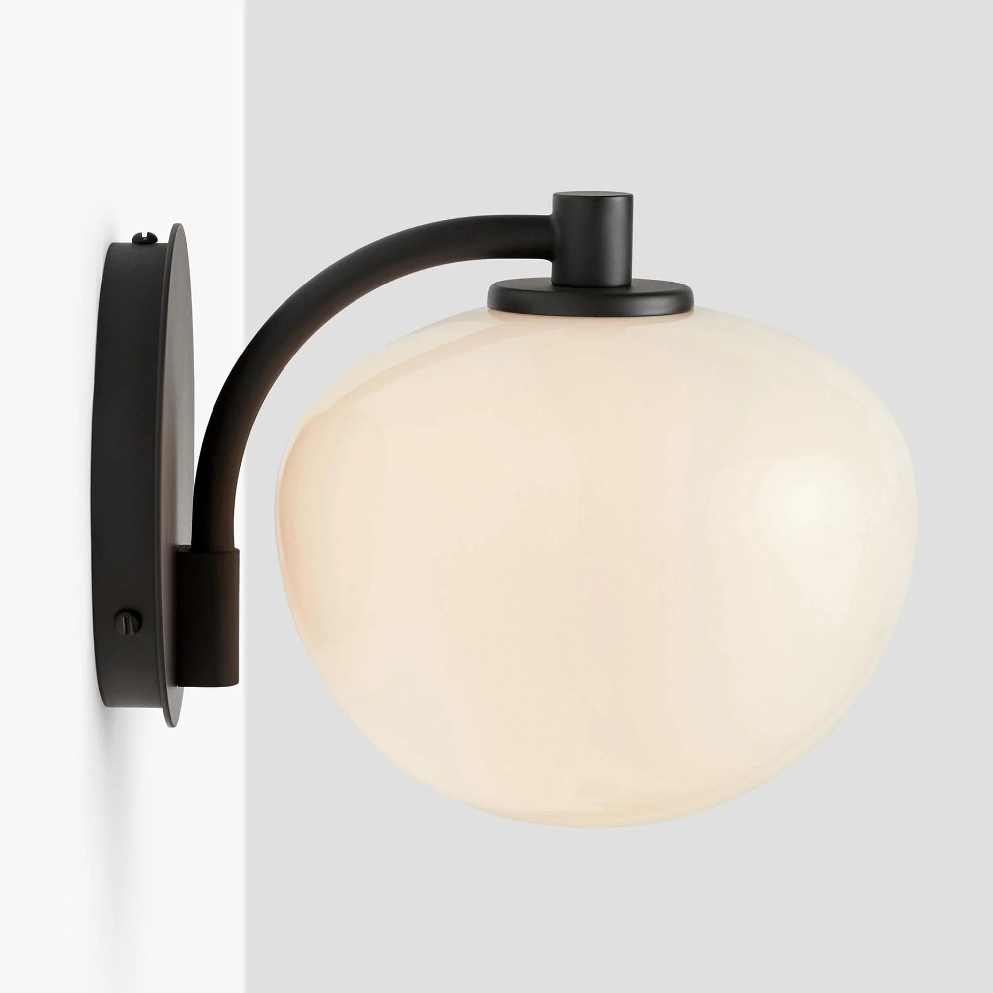 Cassilda Modern Elegant Milk Glass Vanity Light (2).webp__PID:9d328534-c39c-42e3-ae75-0052cb08f3e1