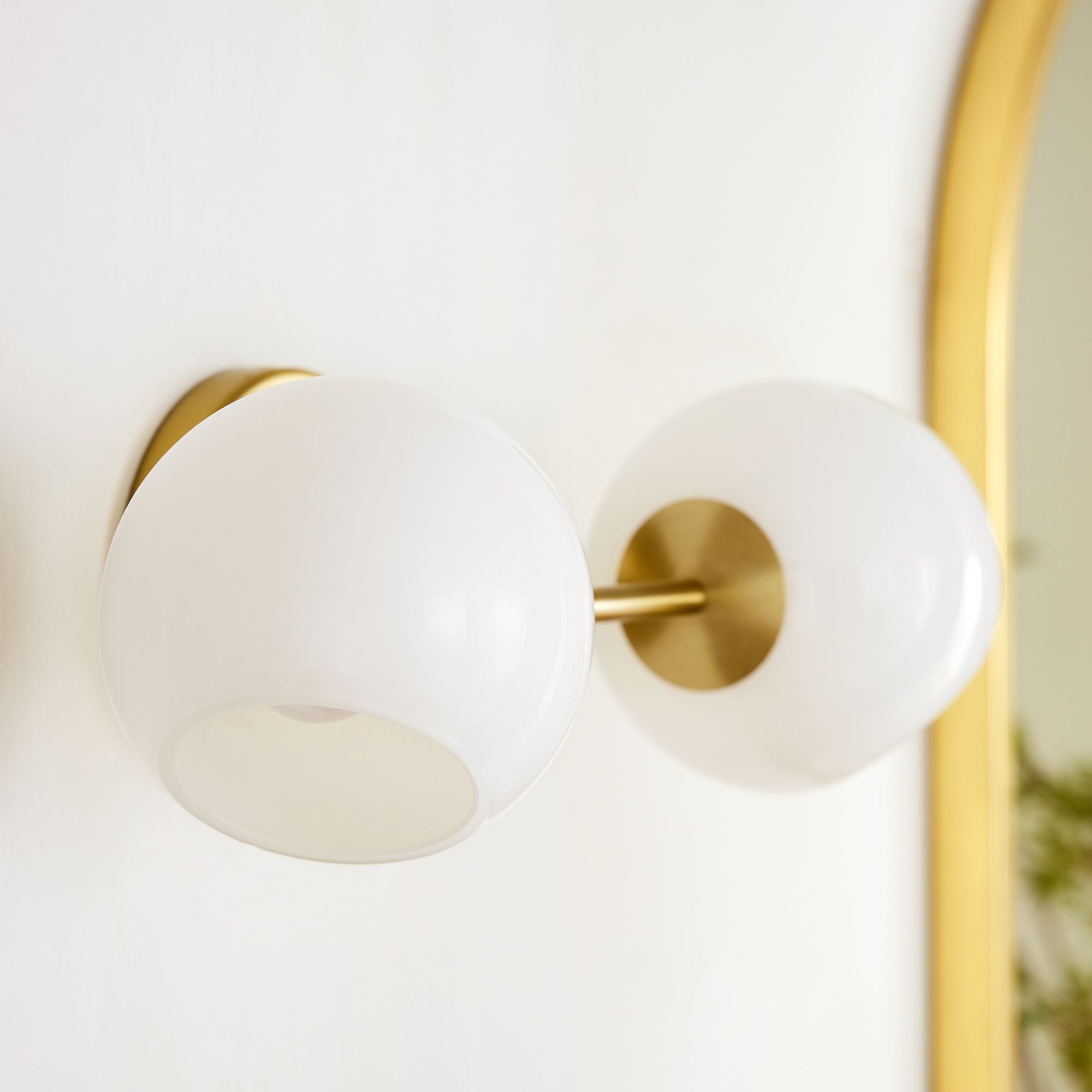 Arke Modern 2-Light Staggered Globe Glass Wall Sconce (6).jpg__PID:625096bc-90eb-4a8c-9c63-744f28cb09bf