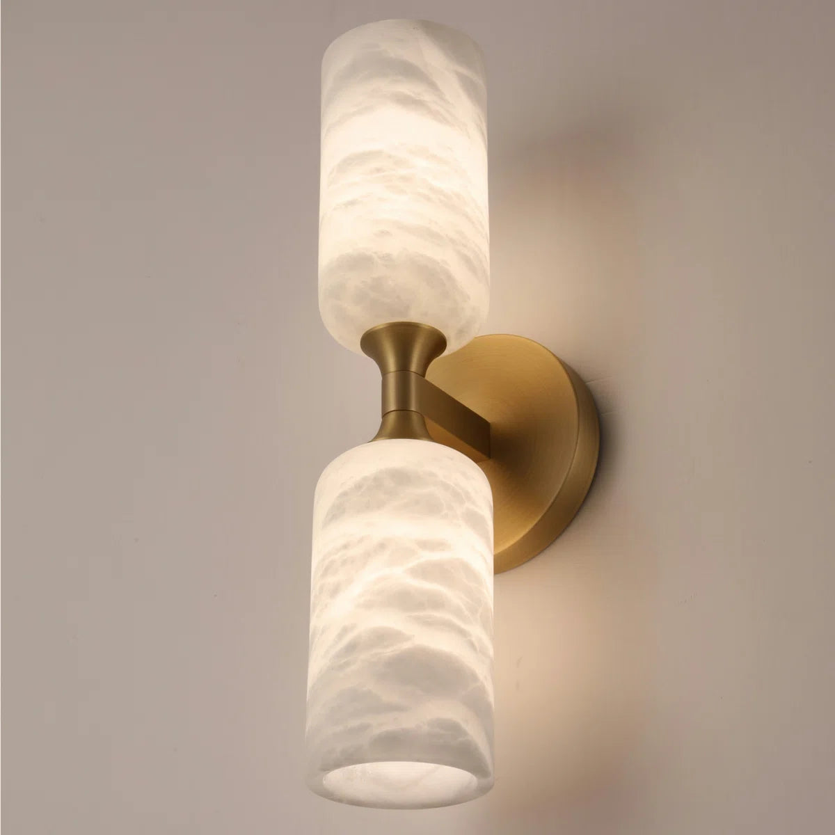 Applique moderna a LED in alabastro Apate (29).webp__PID:3a326cec-612f-4567-ab2f-f0e090d03b8c