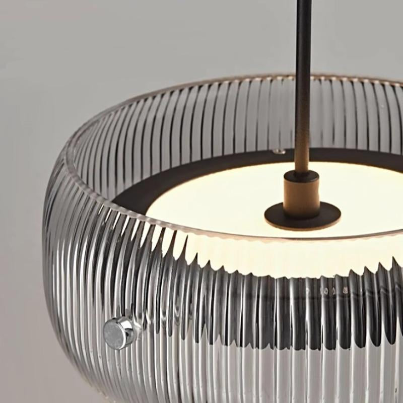 Jude moderne geribbelde glazen koepelplafondlamp detail3.webp__PID:0f9fc0a4-e263-4f26-bcc1-6d28a25ff055