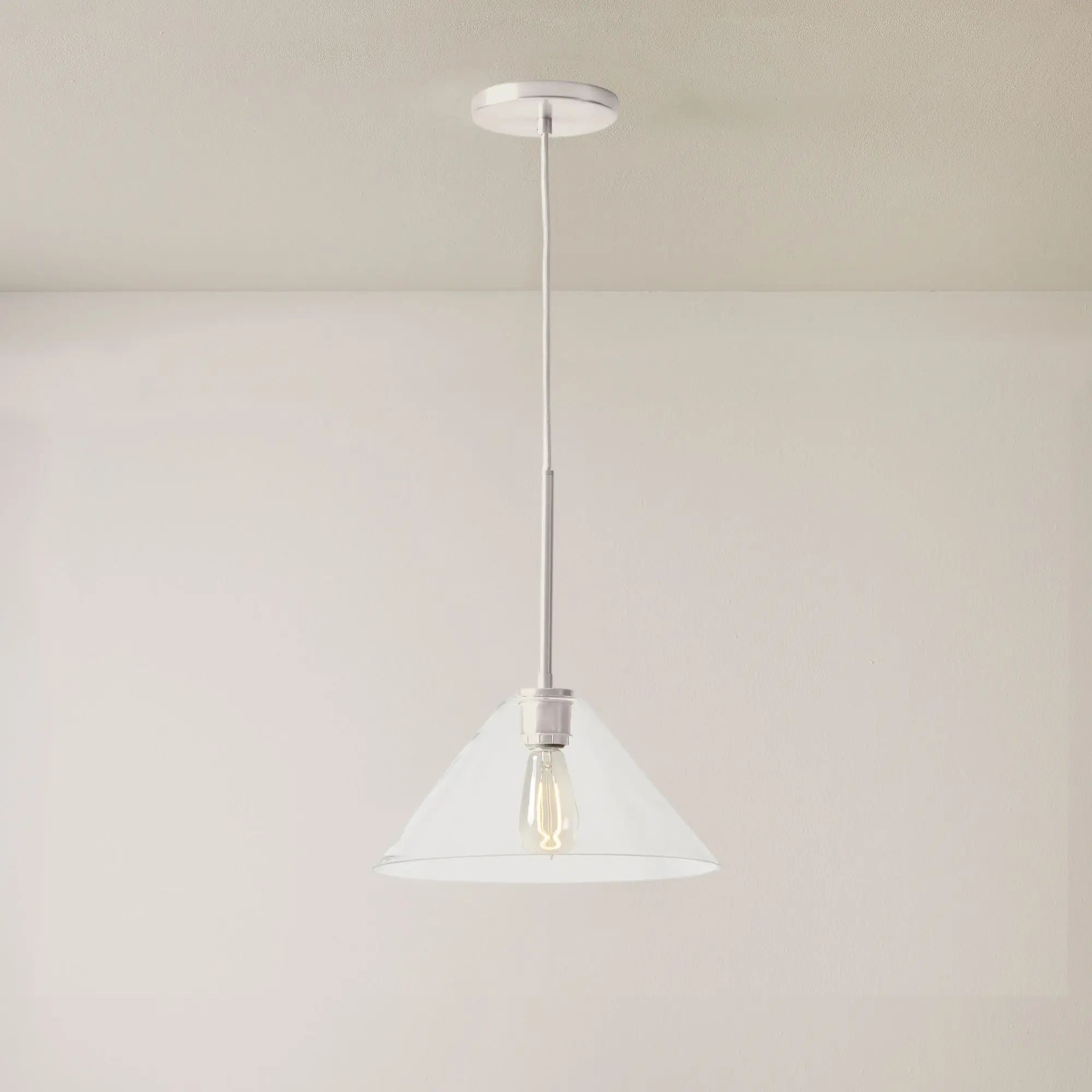 Sorelle Modern Cone Glass Pendant Lightsku15.webp__PID:3aa22e49-9aa9-4893-869c-ef2772b646eb