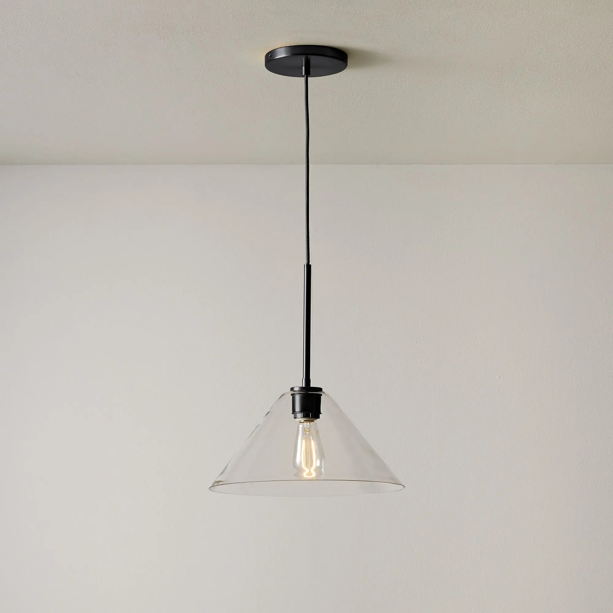 Sorelle Modern Cone Glass Pendant Lightsku18.webp__PID:f99067f7-6b58-43cc-93c2-25185485b78c