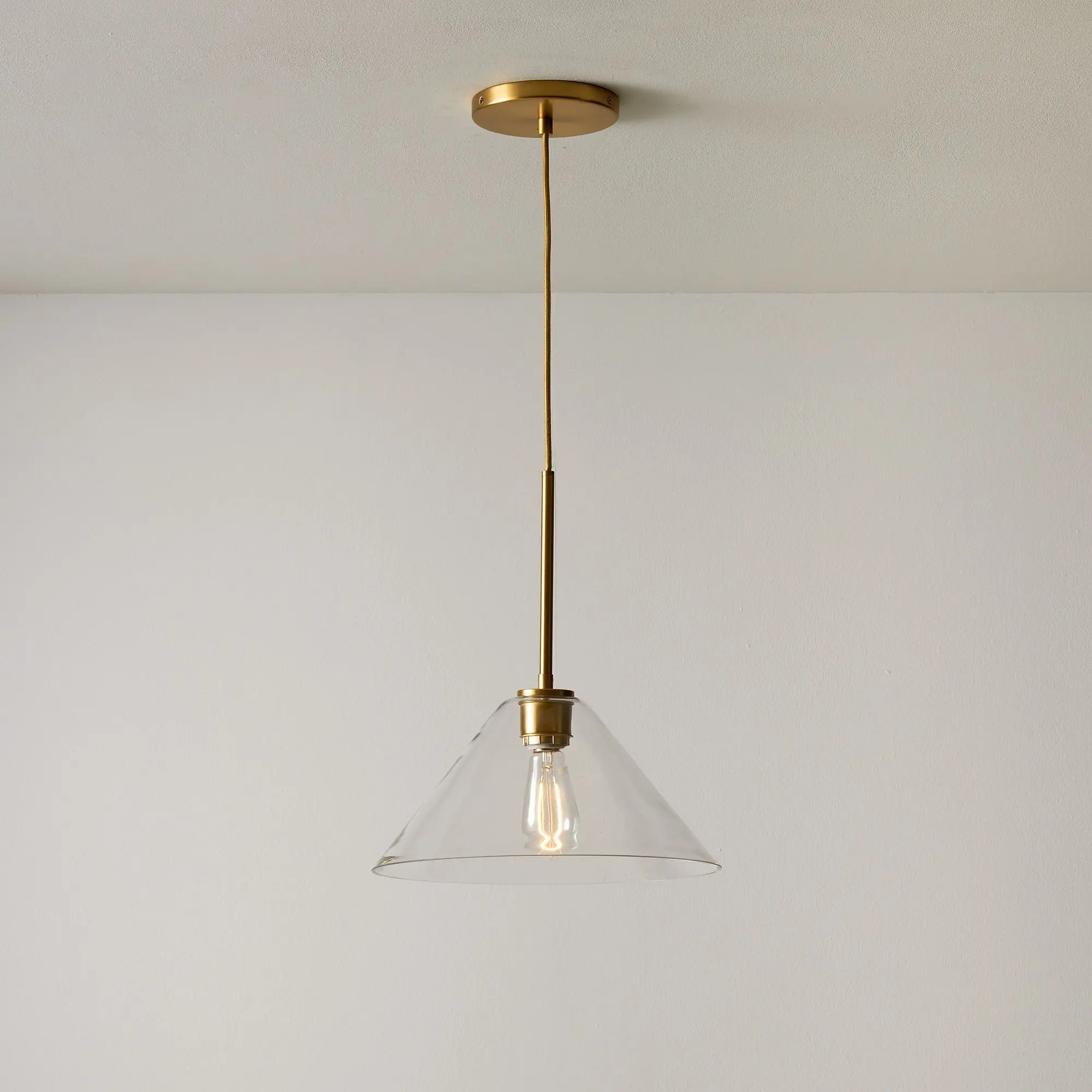 Sorelle Modern Cone Glass Pendant Lightsku3.webp__PID:10056c19-2133-4f89-9e90-70d90b37f12f