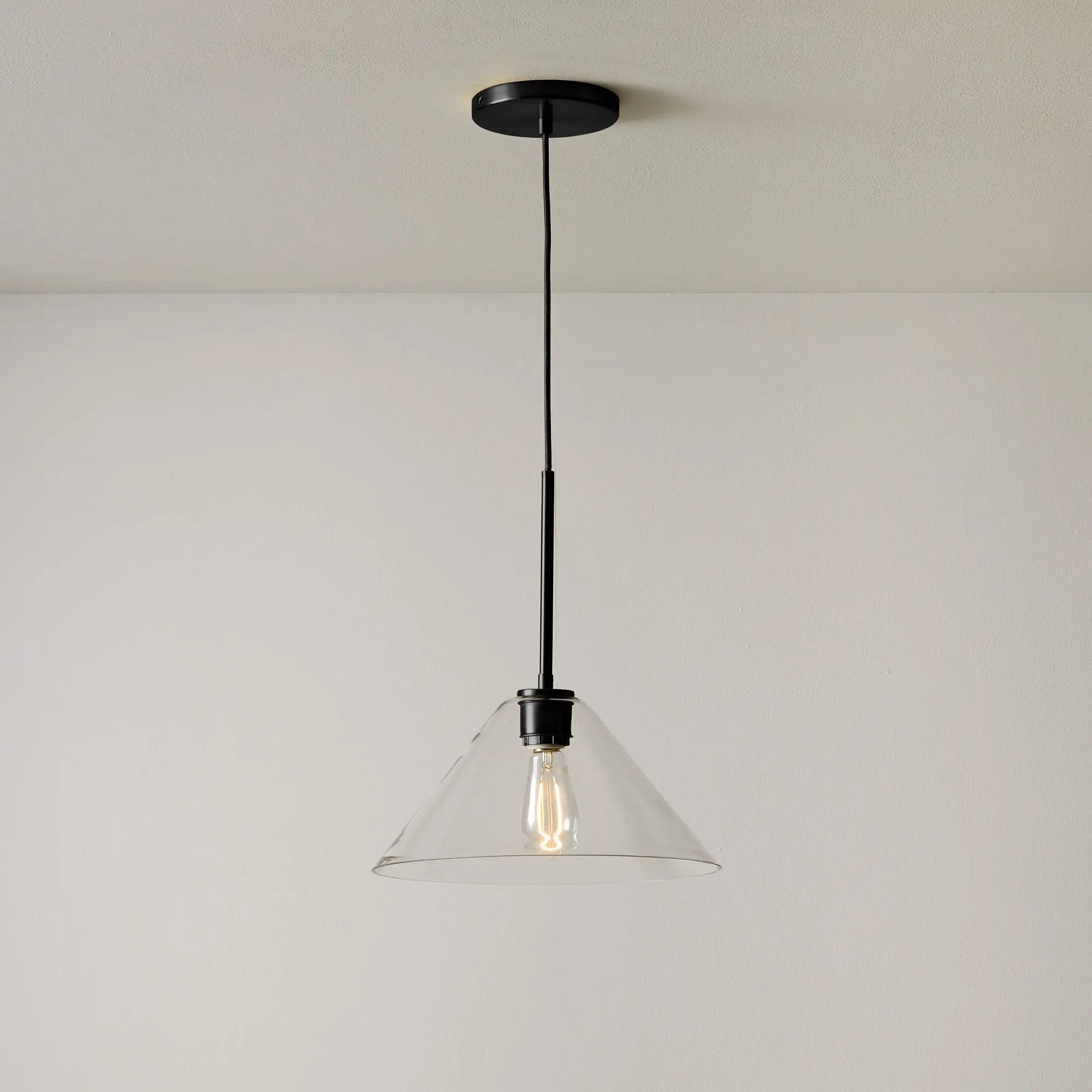 Sorelle Modern Cone Glass Pendant Lightsku7.webp__PID:3831a1fd-2609-41de-b749-a3c88be2aac6