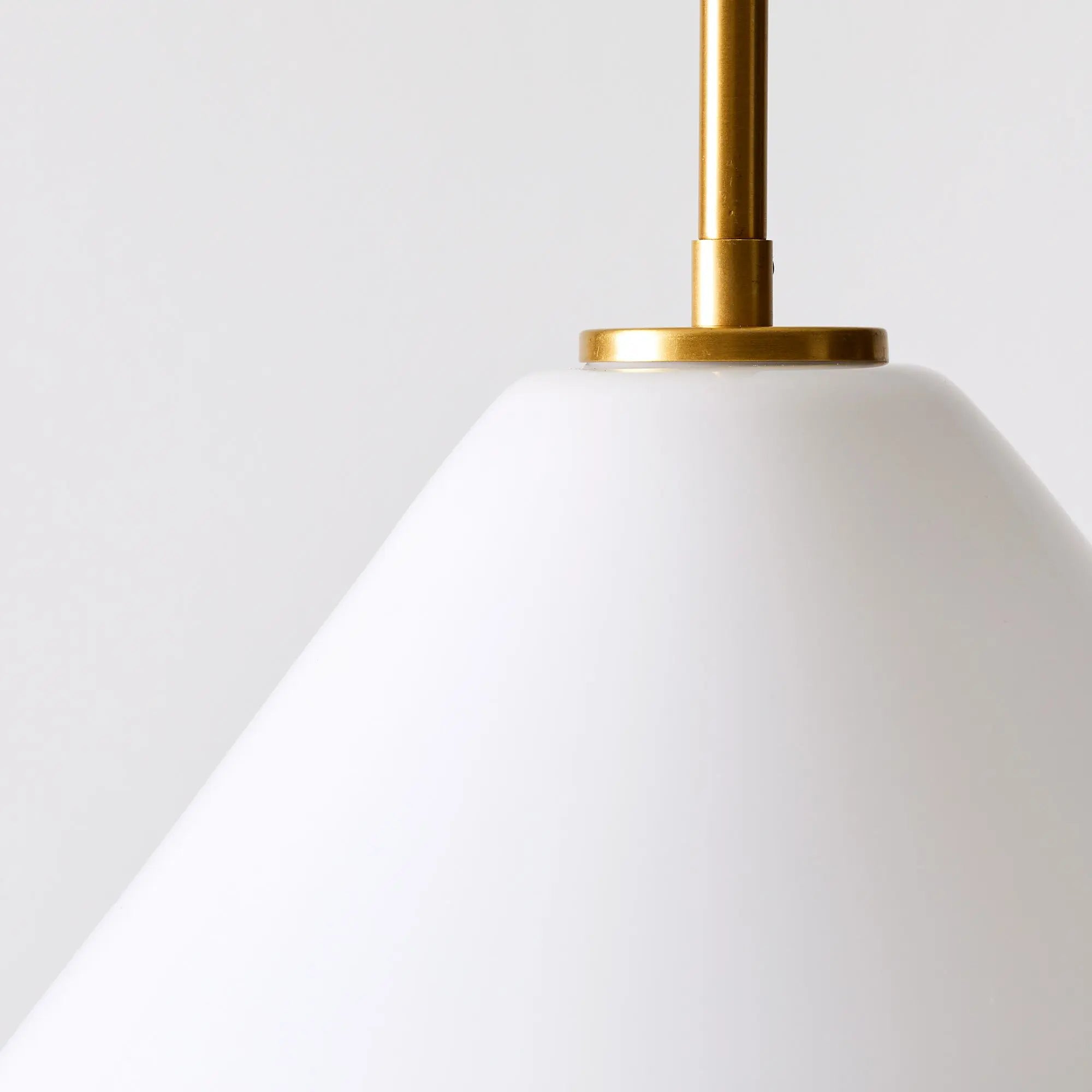 Sorelle Modern Cone Glass Pendant Lightxj2.webp__PID:d67d1b68-72b7-4e46-ba32-f9c8b6af6cdd