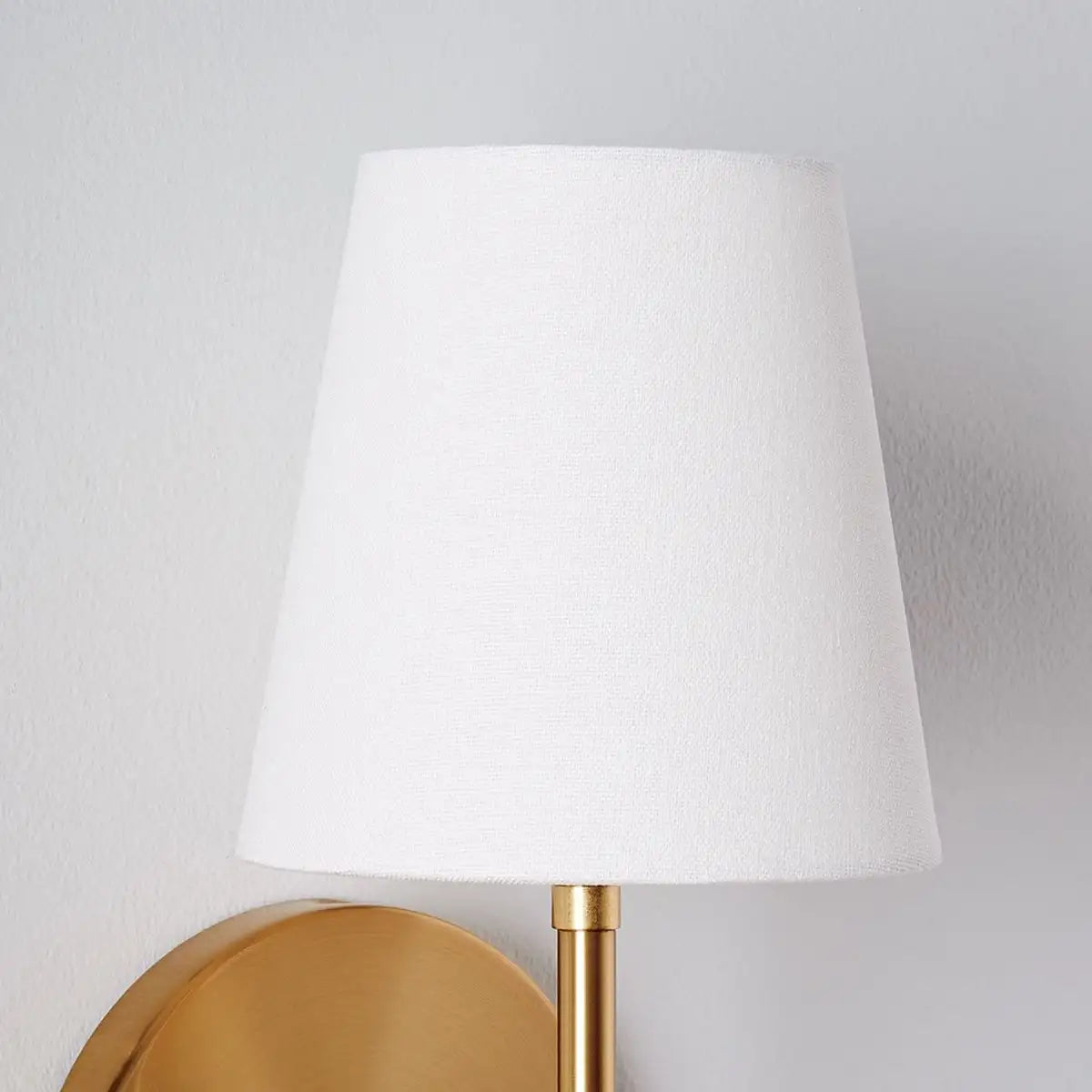 Kaelis Mid-Century Fabric Brass Wall Sconcexj1.webp__PID:b8fed2cf-eab0-439d-b45b-d266eb026b57