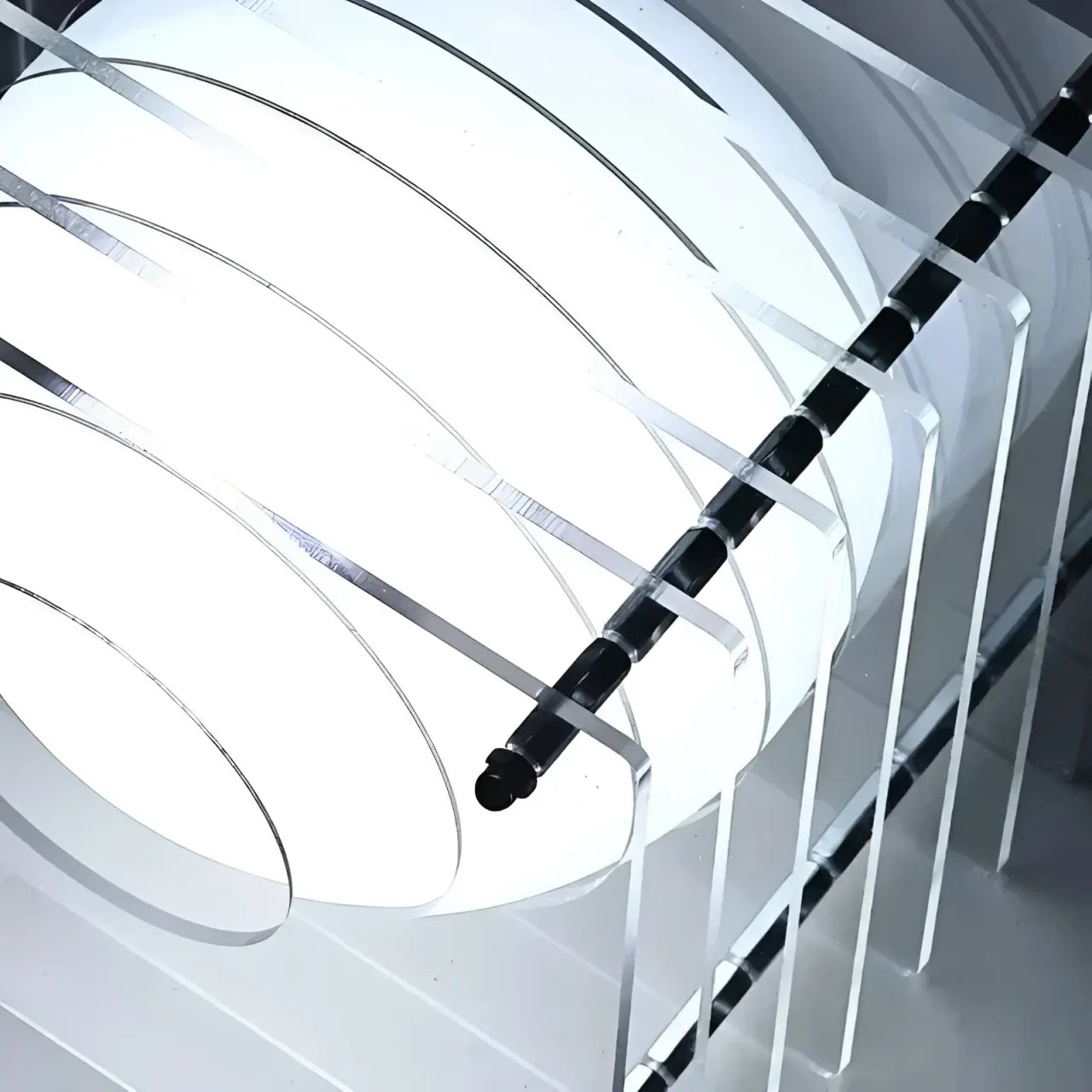 Lampe de table géométrique lune moderne en acrylique Kaelth qt8.webp__PID:8eae355b-bb92-426c-a621-a0d6172f12ff